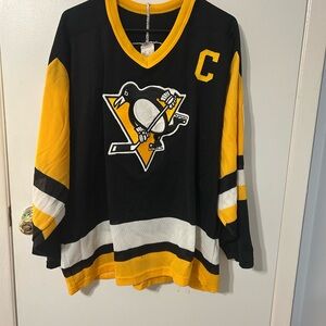 Vintage Pittsburgh Penguin Mario Lemieux hockey jersey. Sz large